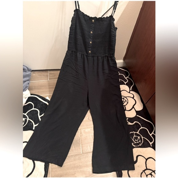 Abercrombie & Fitch Pants - Abercrombie & Fitch Smocked Bodice wide leg Romper Black size XL